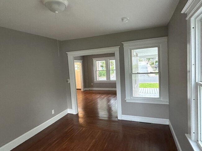 Building Photo - Fully Remodeled 3 Bedroom Single Family Home