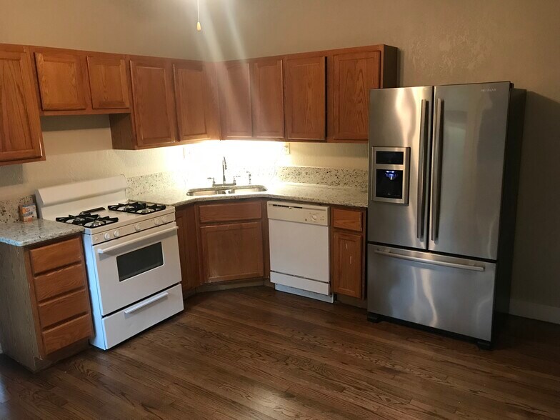 Kitchen - 512 NW 31st St