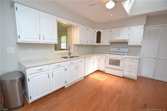 Building Photo - 806 Kingswood Dr