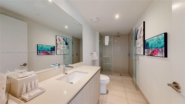 Building Photo - 4010 S Ocean Dr