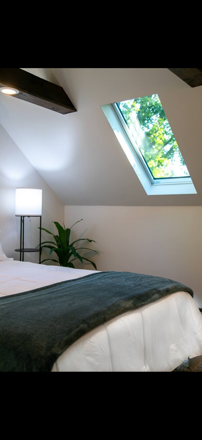 Building Photo - 6033-6011 11th Ave S