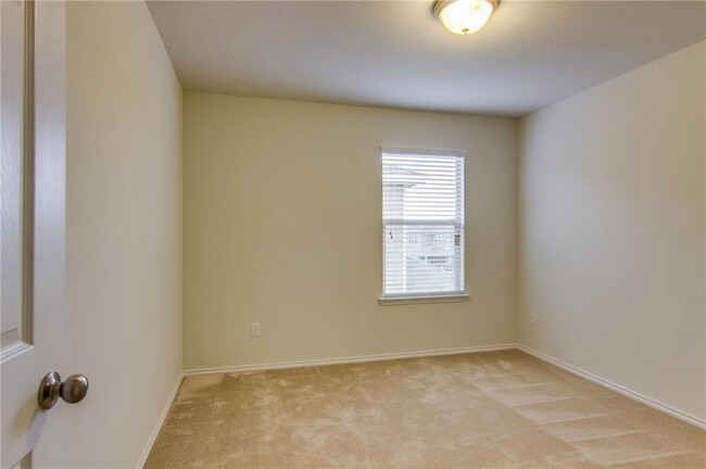 Building Photo - 16009 Hawthorne Heights Trail