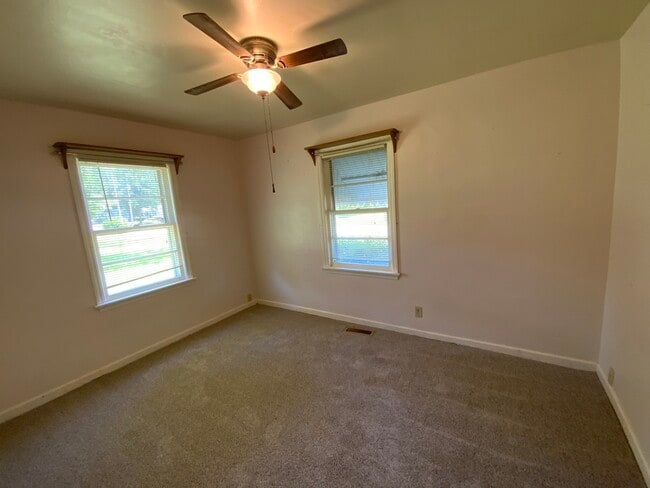 Building Photo - 409 Chester Ave