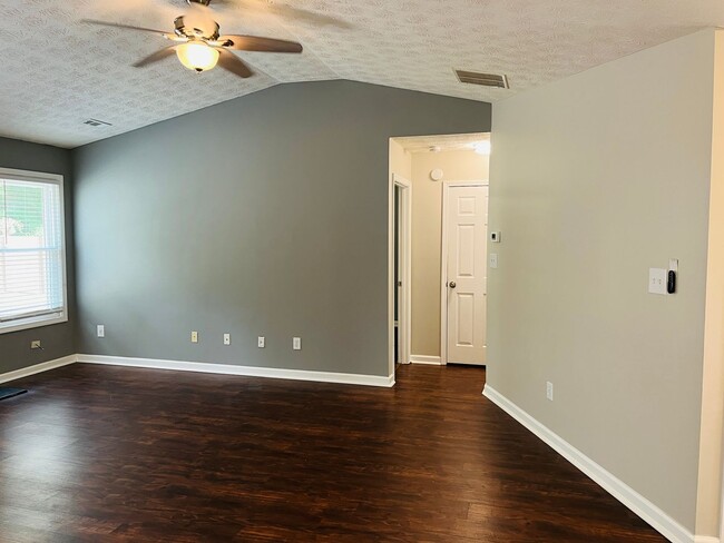 Building Photo - Wow! Renovated 3 bedroom 2 bath home in Ca...