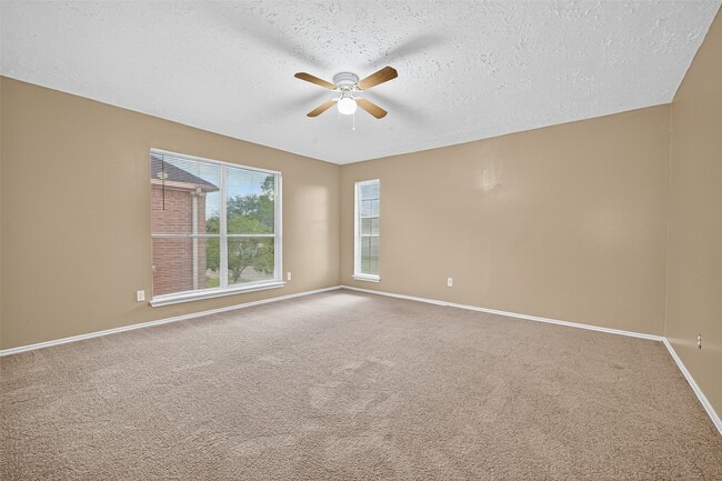 Building Photo - 1926 Woodland Hills Dr