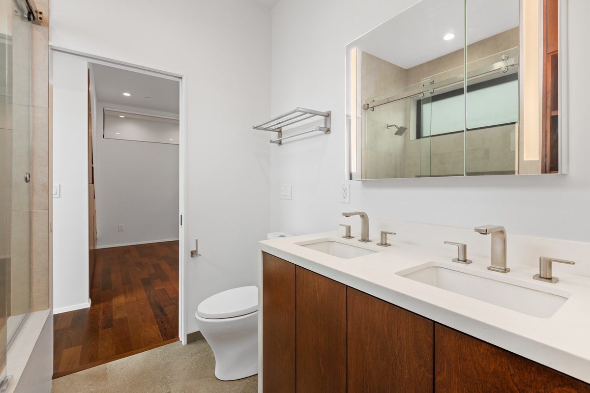 Well-equipped bathroom with double vanities. - 4640 Del Monte Ave