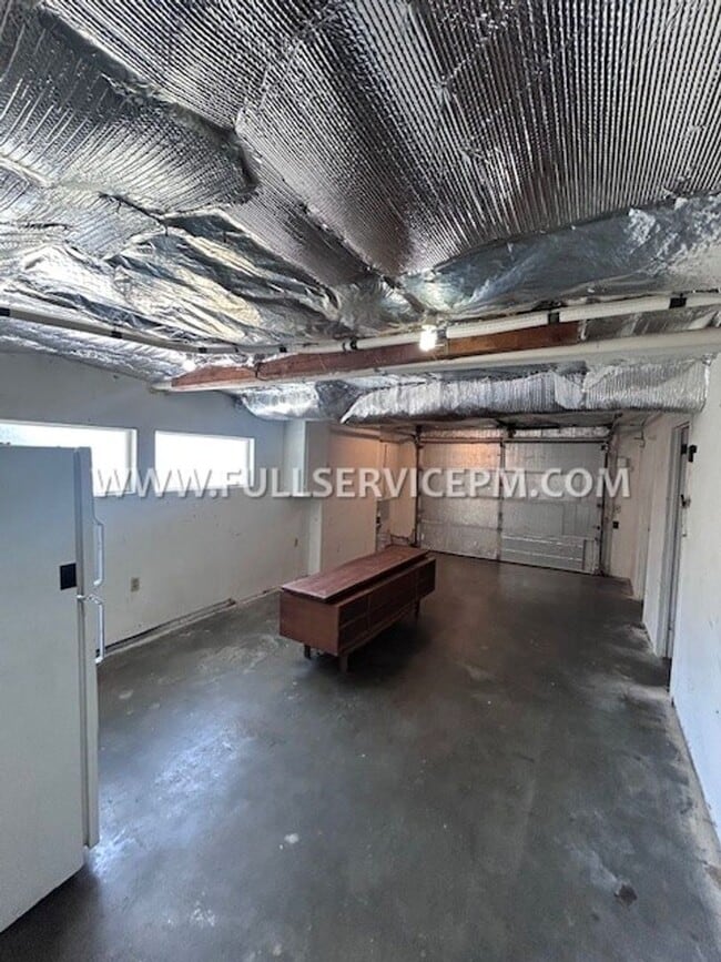 Building Photo - Exceptional South Beacon Hill 3 BD 2 BA! Huge Deck!