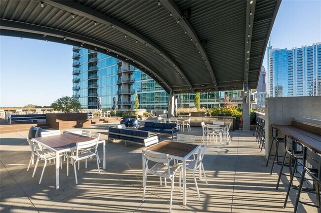 Building Photo - 943 Peachtree St NE