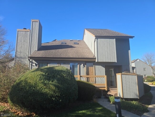 Primary Photo - 90 Sycamore Ct