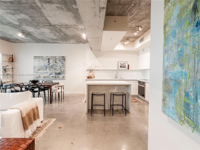 Building Photo - 3449 NE 1st Ave