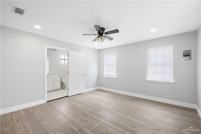 Building Photo - 1206 E Samano St