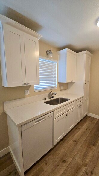 Building Photo - 555 E Lemon Ave