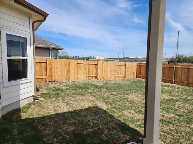 Building Photo - 120 Greenspire Ln