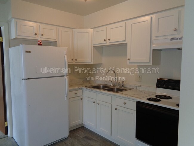 Building Photo - 13024 N Boulevard St