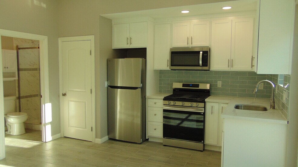 Building Photo - 6644 Forbes Ave