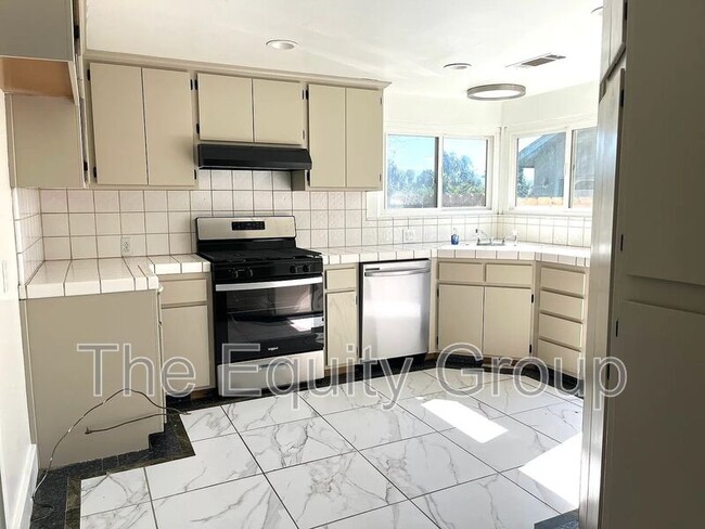 Building Photo - 303 Riverside Dr