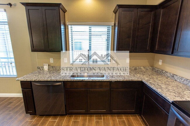 Building Photo - 240 W Juniper Ave