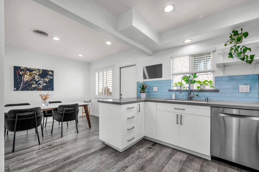 Building Photo - 14238 Dickens St