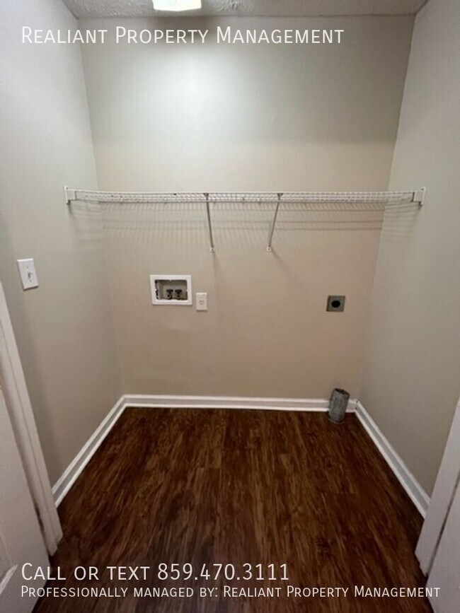 Building Photo - 301 Parker Pl