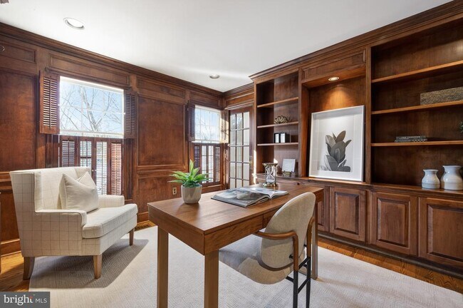 Building Photo - 8815 Surrey Ct