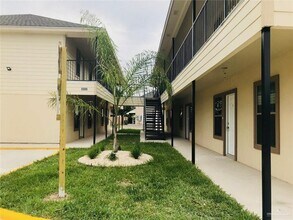 Building Photo - 13 Magdalena St