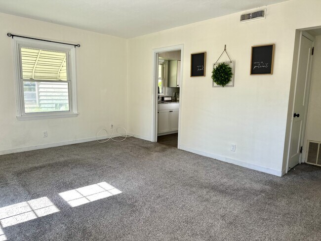 Building Photo - 1265 Anderson Rd