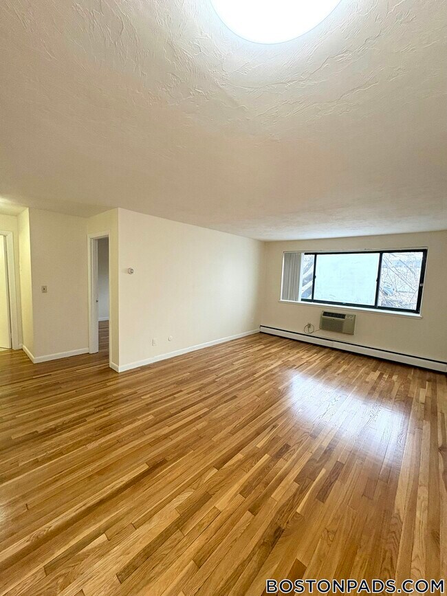 Building Photo - 122 Dustin St