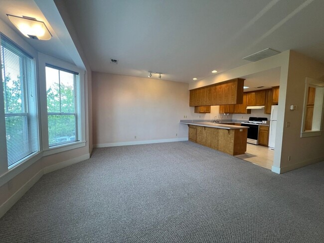 Building Photo - 545 A St
