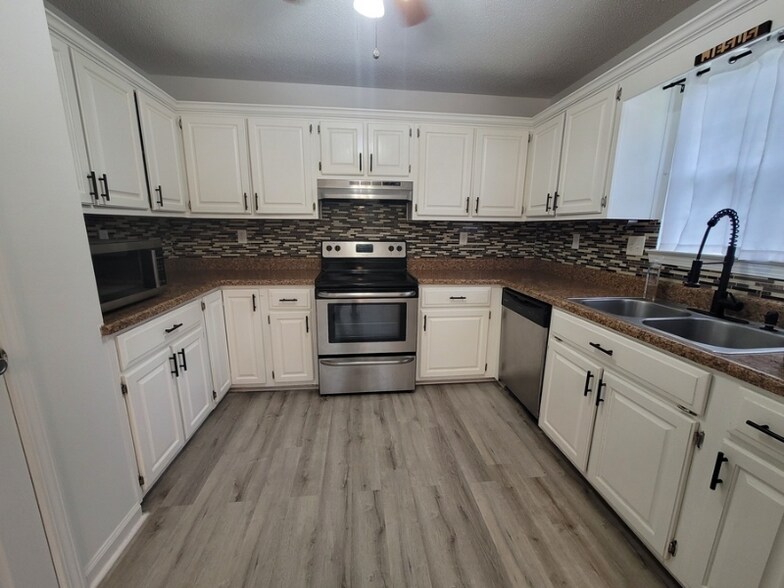 Building Photo - 141 Palmetto Dr