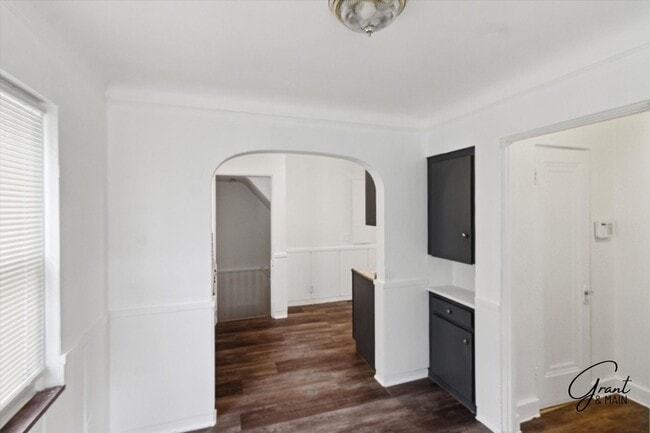Building Photo - $1350 3 bedrooms