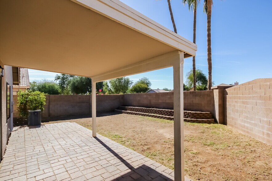 Building Photo - 15550 N Naegel Dr