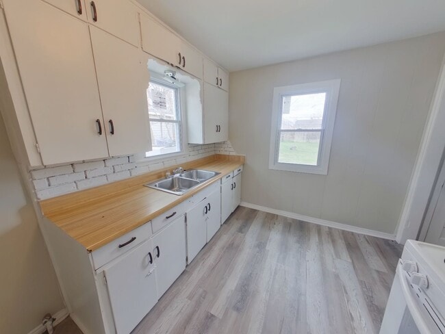 Building Photo - 1842 N Minneapolis Ave