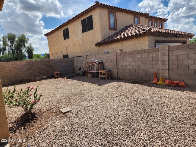 Building Photo - 5830 S 11th Dr