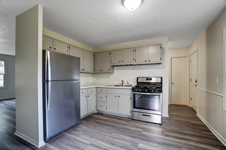 Building Photo - 1107 Larch Ln