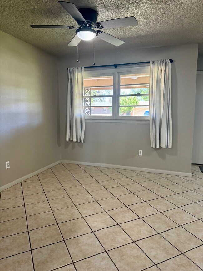 Building Photo - "Charming 3-Bedroom Gem with 2 Full Baths on 54th Street – Spacious 1,725 Sq Ft Haven in Lubbock!"