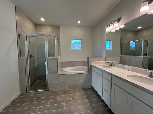 Building Photo - 12419 NW 139th Dr