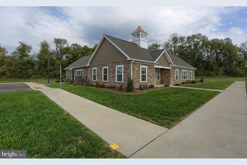 Building Photo - 744 Farmwood Ln