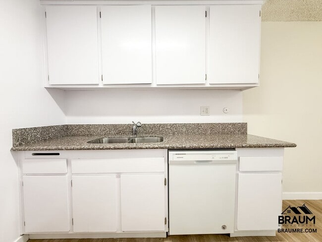 Building Photo - 5461 Kester Ave