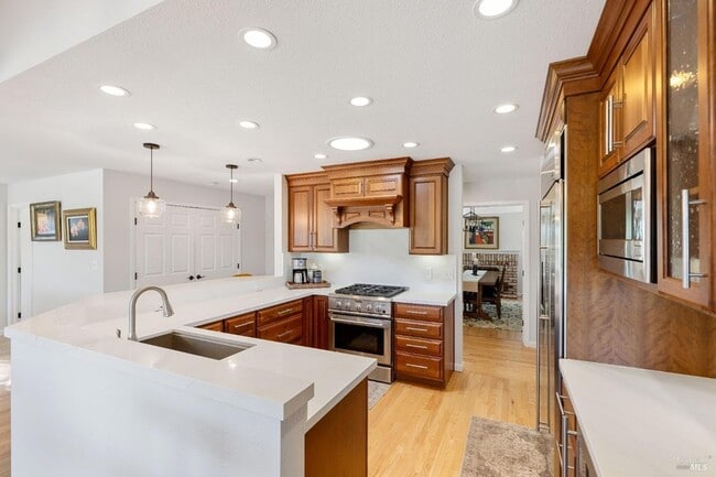 Building Photo - 1051 Stonebridge Dr