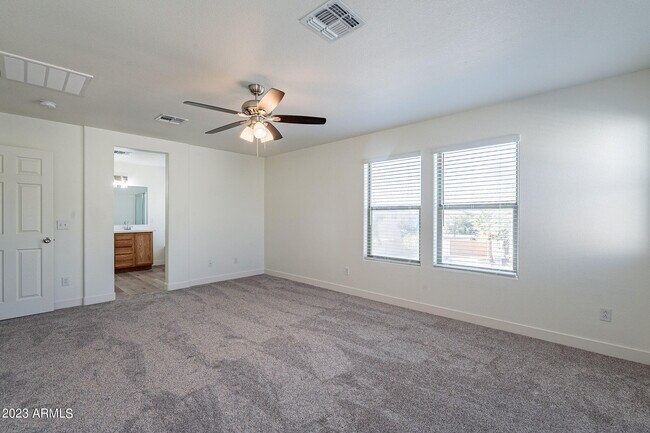 Building Photo - 4244 E Gleneagle Dr