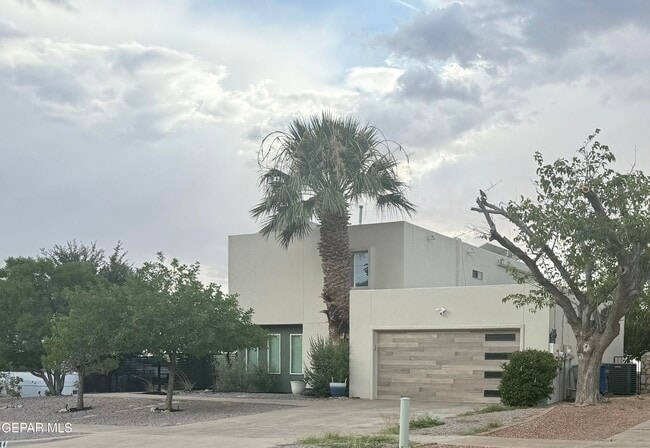 Building Photo - 601 Alta Cumbre Pl