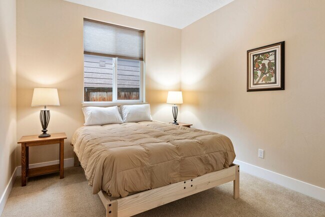 Building Photo - For Rent: Furnished Executive Home in Bend, OR – Prime Location!