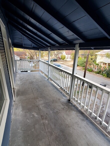 Front Porch - 217 Piedmont Ave