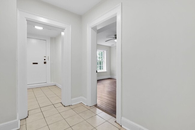 Building Photo - Downtown Savannah Condo for Rent