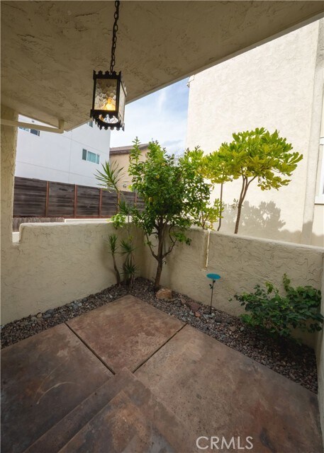 Building Photo - 423 2nd St