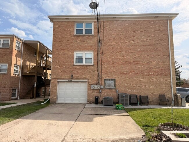 Building Photo - 4220 Oakton St