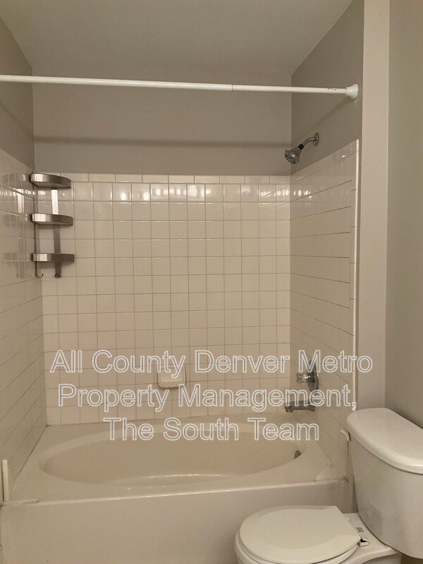 Building Photo - 3235 S Walden Ct