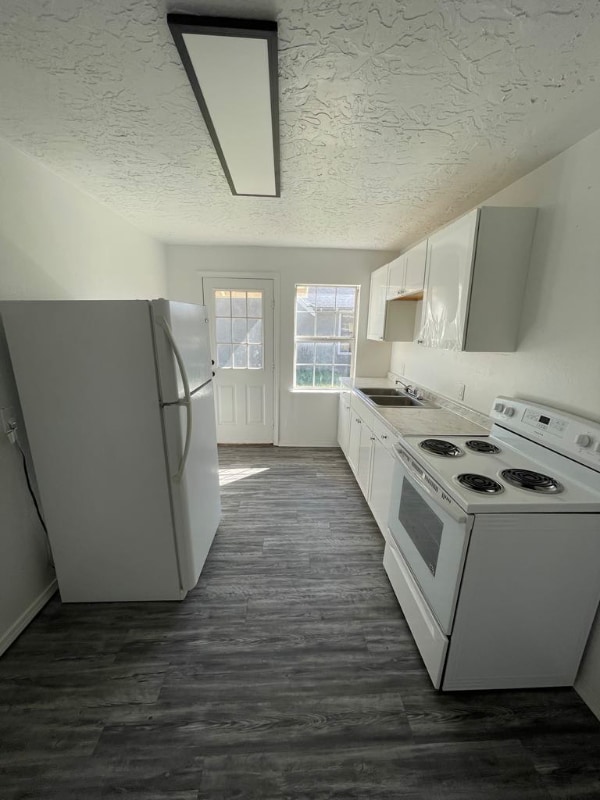 Building Photo - 406 S Abilene Ave