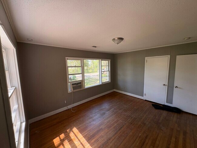 Building Photo - 704 S 22nd Ave