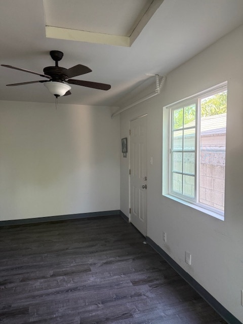Front door entrace to living area - 3320 E Green St